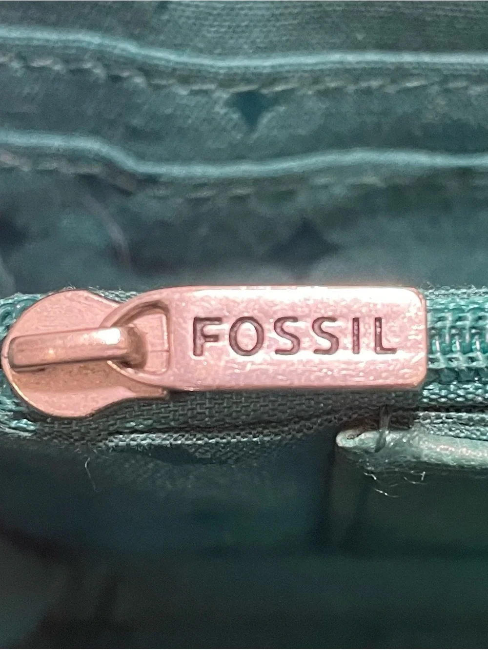 Fossil Maddox L-Zip-Around Leather Wallet